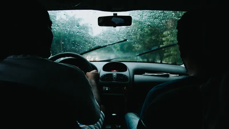 rain-x windshield wiper blades guide - Windshield wipers clearing rain on a car windshield (Fieldnotes)